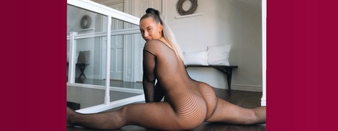 Imagem do cabeçalho do OnlyFans de emmijosse