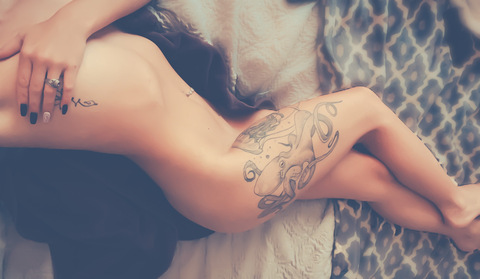 ओन्लीफैंस हैडर चित्र emusnotdead