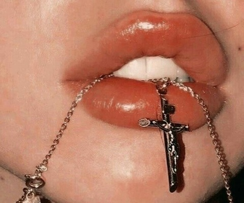 ओन्लीफैंस हैडर चित्र emzzb