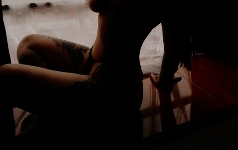 ओन्लीफैंस हैडर चित्र errecamila