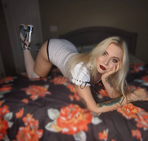 OnlyFans header picture esensually_yours