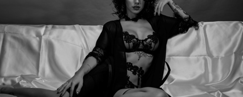 Immagine dell'header di OnlyFans eveee9