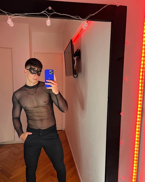 ओन्लीफैंस हैडर चित्र f_a_c_u_n_do