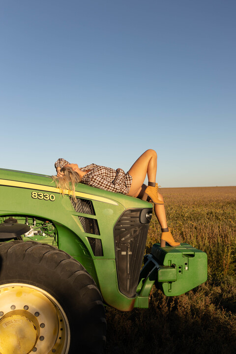 Снимка за заглавие на OnlyFans femalefarmerrancher
