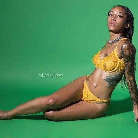 Gambar header OnlyFans foevvaaajadaed