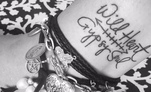 ओन्लीफैंस हैडर चित्र gypsy-lee