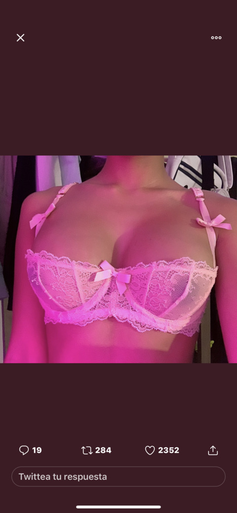 ओन्लीफैंस हैडर चित्र haazelspace