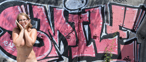 ओन्लीफैंस हैडर चित्र helensmith