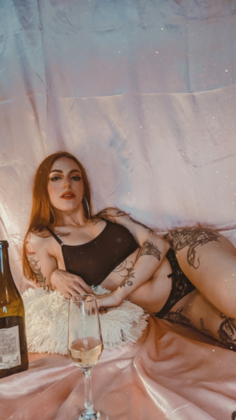 Gambar header OnlyFans holycatarina