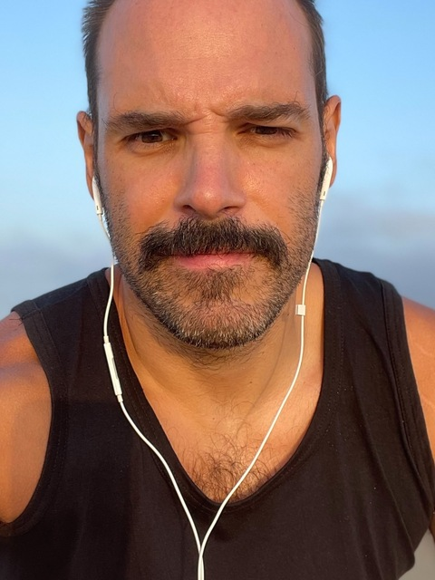 OnlyFans header picture hung_and_fun