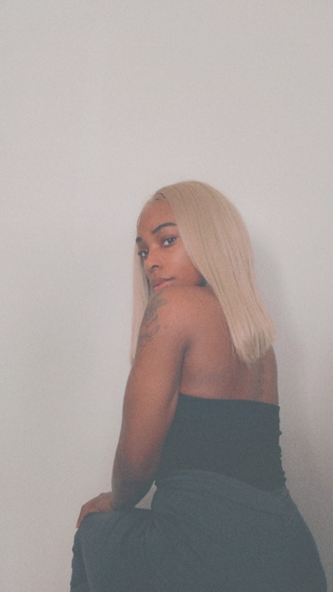 Immagine dell'header di OnlyFans iamtoriw