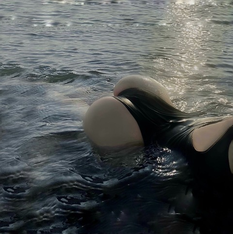 ओन्लीफैंस हैडर चित्र imelina