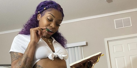 Immagine dell'header di OnlyFans indiavvs