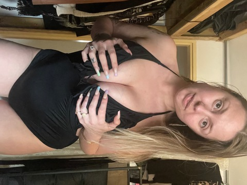 Imagem do cabeçalho do OnlyFans de interracialcouplesarehot