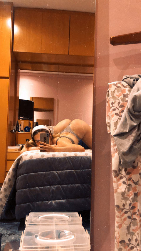 ओन्लीफैंस हैडर चित्र irenehc99