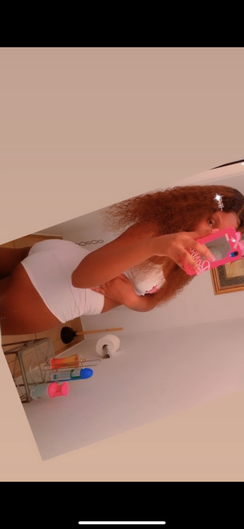 Imagem do cabeçalho do OnlyFans de isssaaabrattt