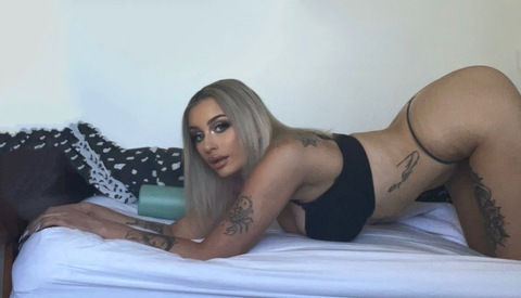 OnlyFans header picture itswillow__