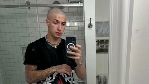 OnlyFans header picture ixwick