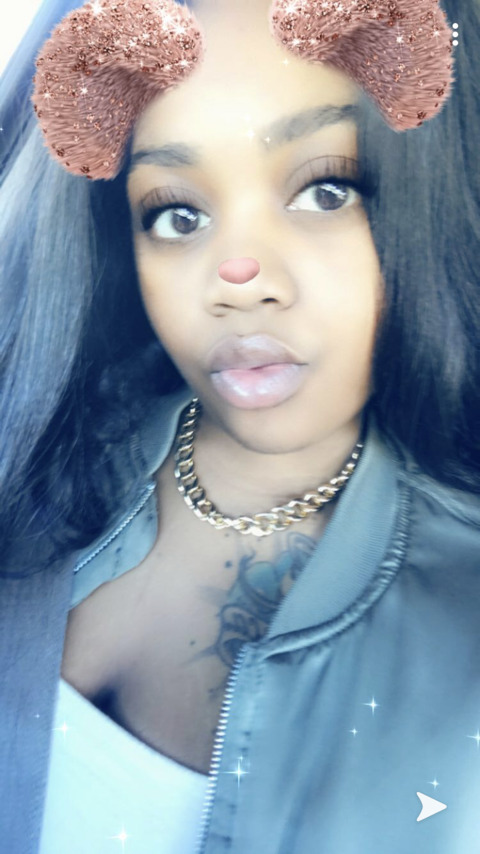 ओन्लीफैंस हैडर चित्र jassye