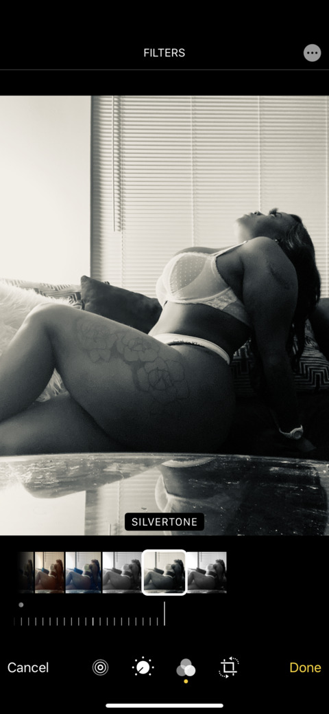 ओन्लीफैंस हैडर चित्र jewmakinj