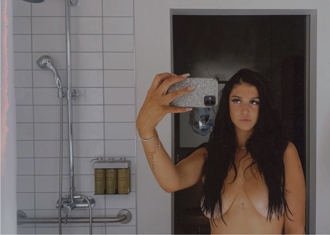 ओन्लीफैंस हैडर चित्र jujuwish