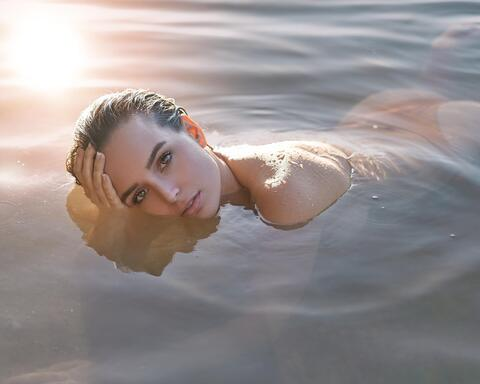 OnlyFans header picture juliaroemmelt