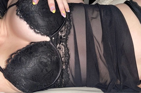 ओन्लीफैंस हैडर चित्र karleeburb