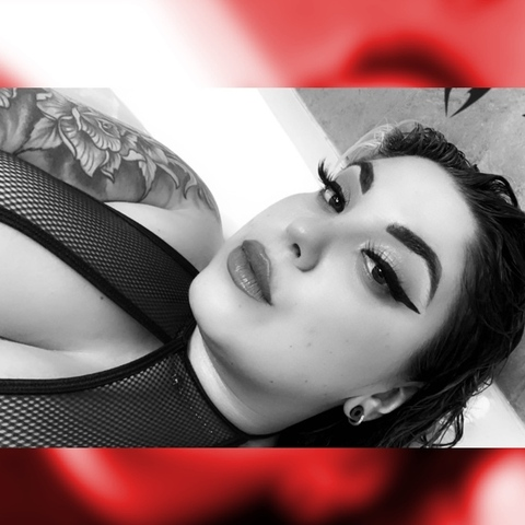OnlyFans header picture kikilatoyme