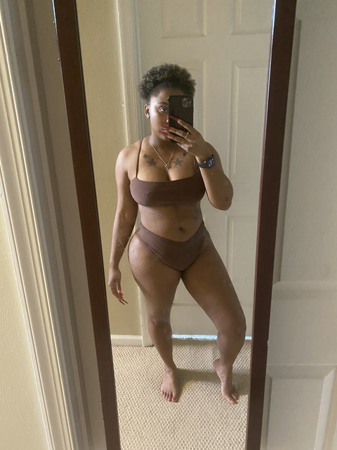 OnlyFans header picture kingbre_