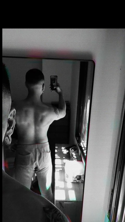 ओन्लीफैंस हैडर चित्र kingcock77