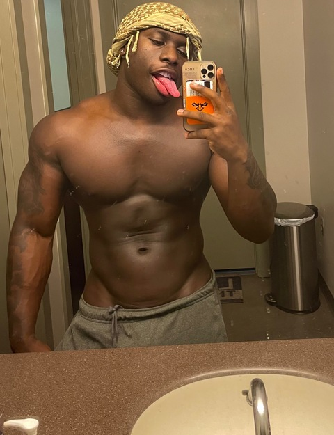 ओन्लीफैंस हैडर चित्र kinghendrx