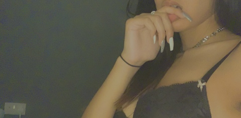 OnlyFans header picture kirakaurr