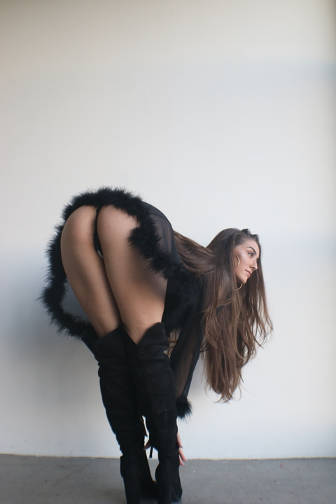 ओन्लीफैंस हैडर चित्र kraveelectra