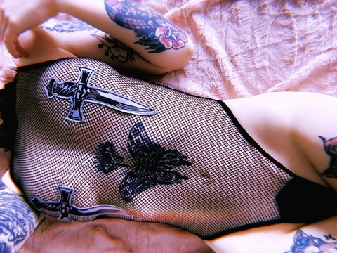 Gambar header OnlyFans kyuremkitten