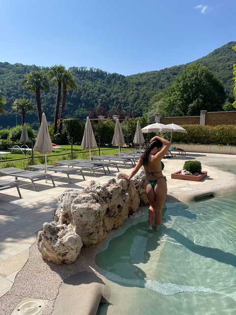 ओन्लीफैंस हैडर चित्र lburnsx