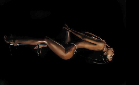 ओन्लीफैंस हैडर चित्र lialyen