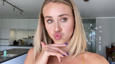 OnlyFans header picture lifeofalysa