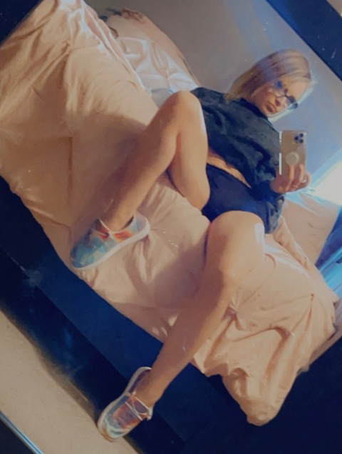 Imagem do cabeçalho do OnlyFans de lil_bit01