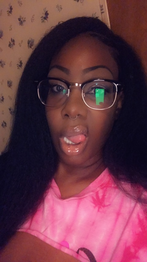 OnlyFans header picture lipzlethal