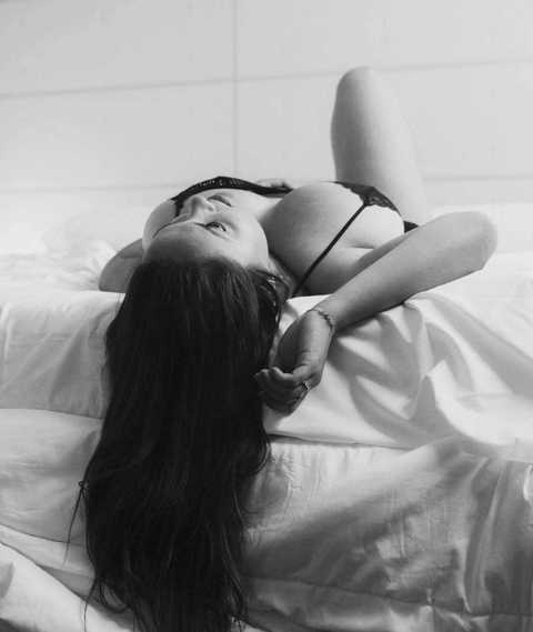 Фото заголовка OnlyFans lolitahaze