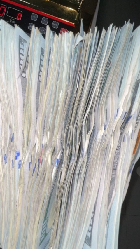 ओन्लीफैंस हैडर चित्र lowkeyvibezzz