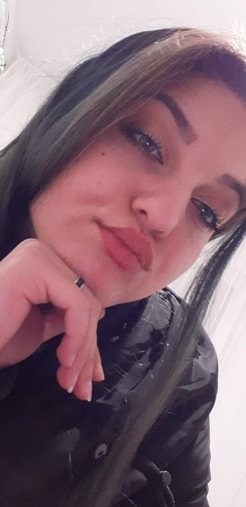 Gambar header OnlyFans madalina.elena