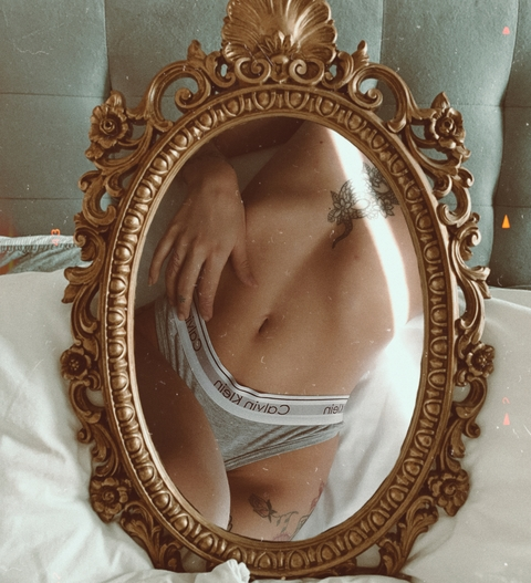 ओन्लीफैंस हैडर चित्र mardapura