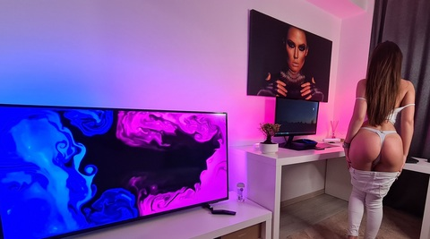 ओन्लीफैंस हैडर चित्र mashagrx