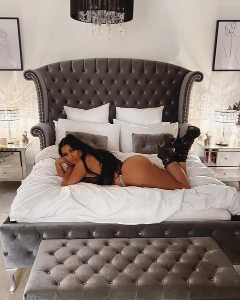 ओन्लीफैंस हैडर चित्र melissacol