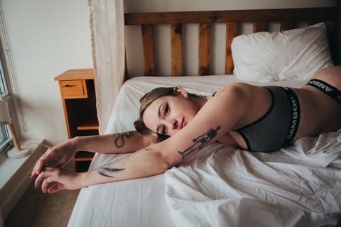 Imagem do cabeçalho do OnlyFans de melthewhale