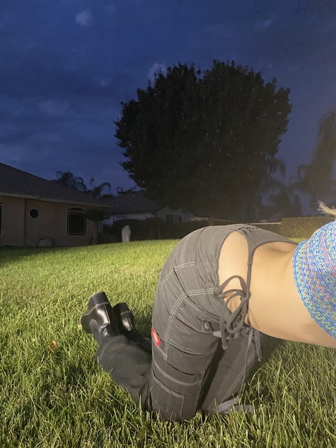 OnlyFans header picture messymica