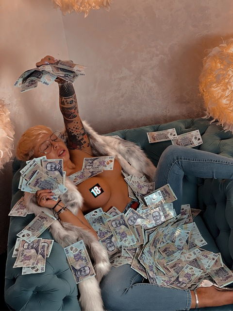 Immagine dell'header di OnlyFans mickycostache