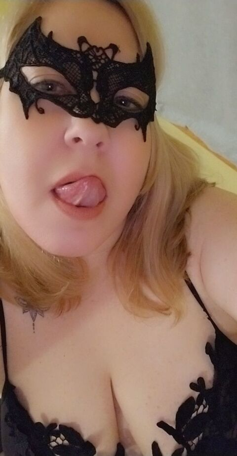 ओन्लीफैंस हैडर चित्र midwestmilfies