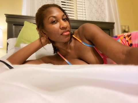 Gambar header OnlyFans missnaturalkfeet